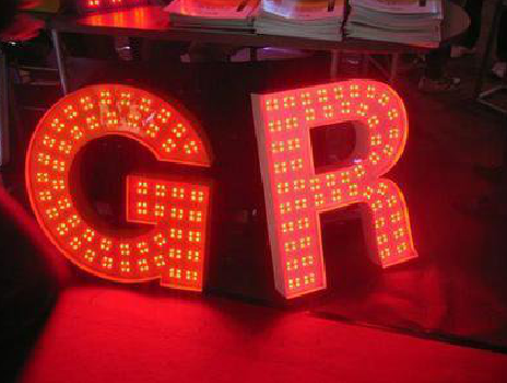 益阳LED发光字常见的安装误区。